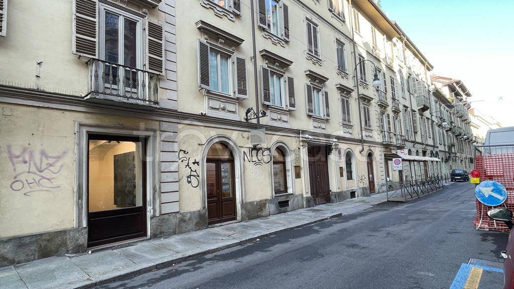 Magazzino in vendita a Torino via della Rocca, 34