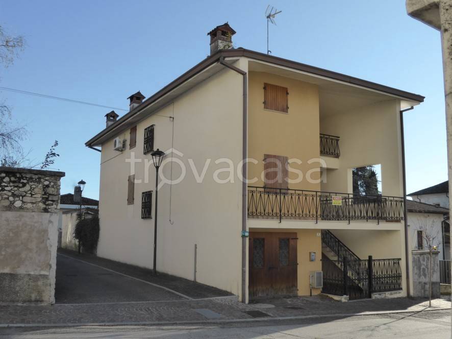Villa in vendita a Pinzano al Tagliamento viale Vittorio Veneto, 1