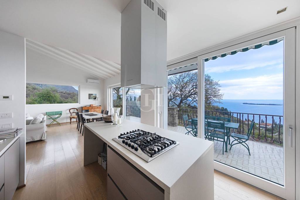 Villa in vendita a Gardone Riviera via Filippini