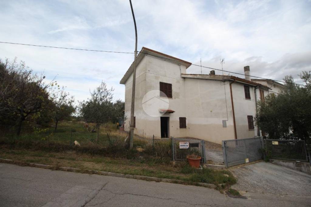 Casa Indipendente in vendita a Colli al Metauro via San Martino, 10