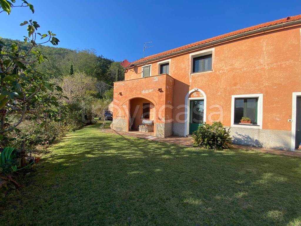 Villa Bifamiliare in vendita a Spotorno