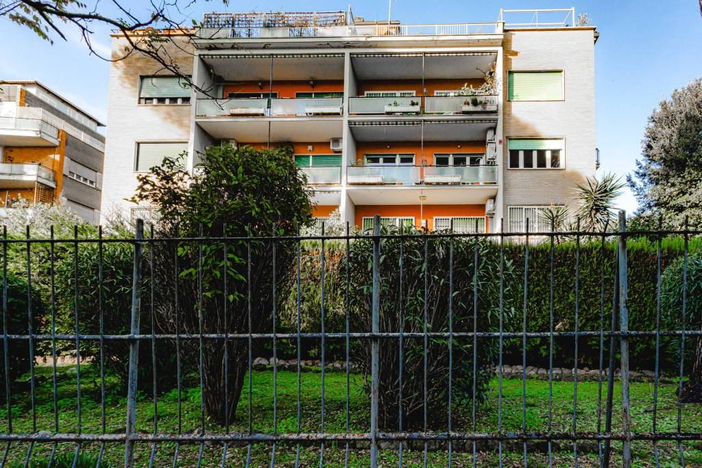 Appartamento in vendita a Roma via Meropia, 104