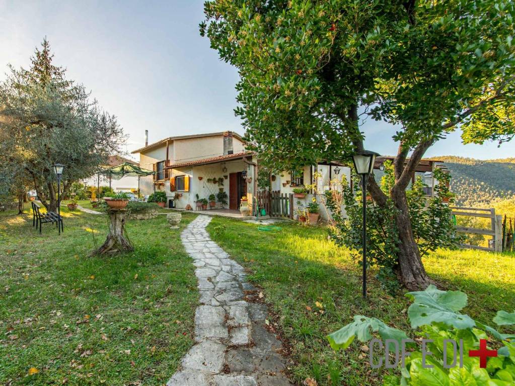 Villa in vendita a Poggio San Lorenzo via Capofarfa