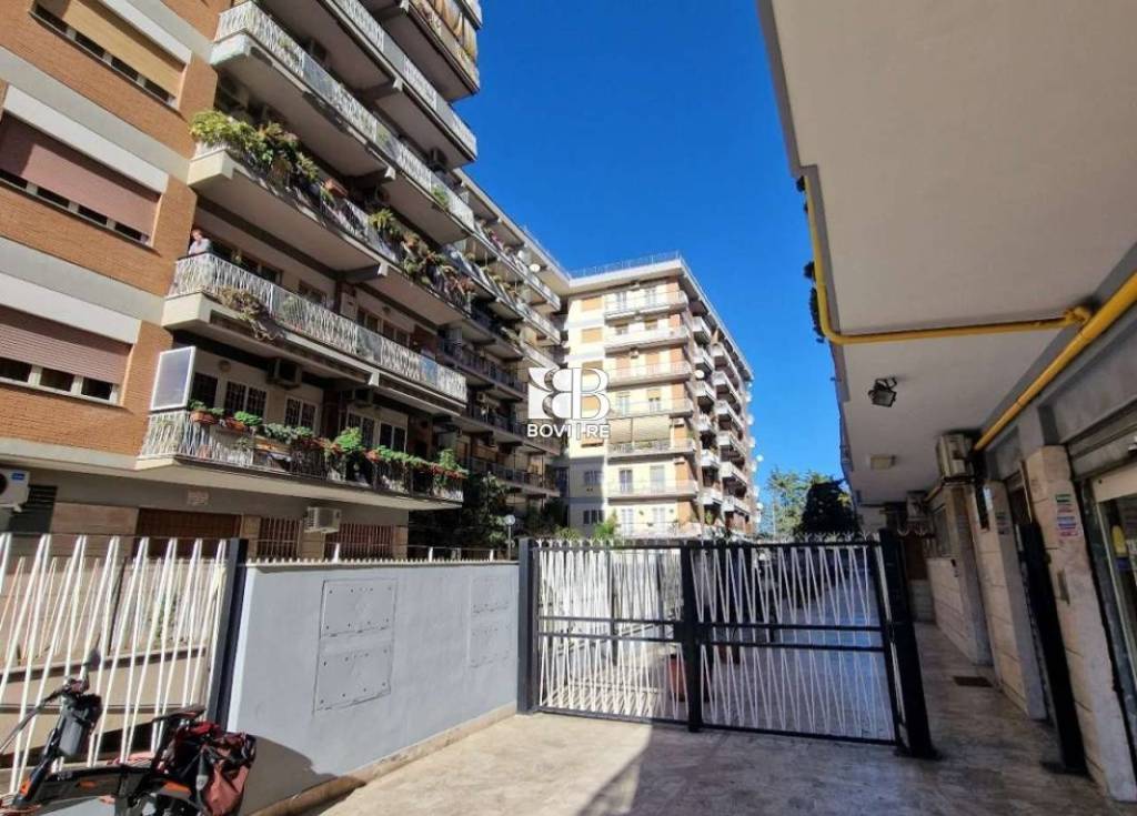 Appartamento in vendita a Roma via Vestricio Spurinna