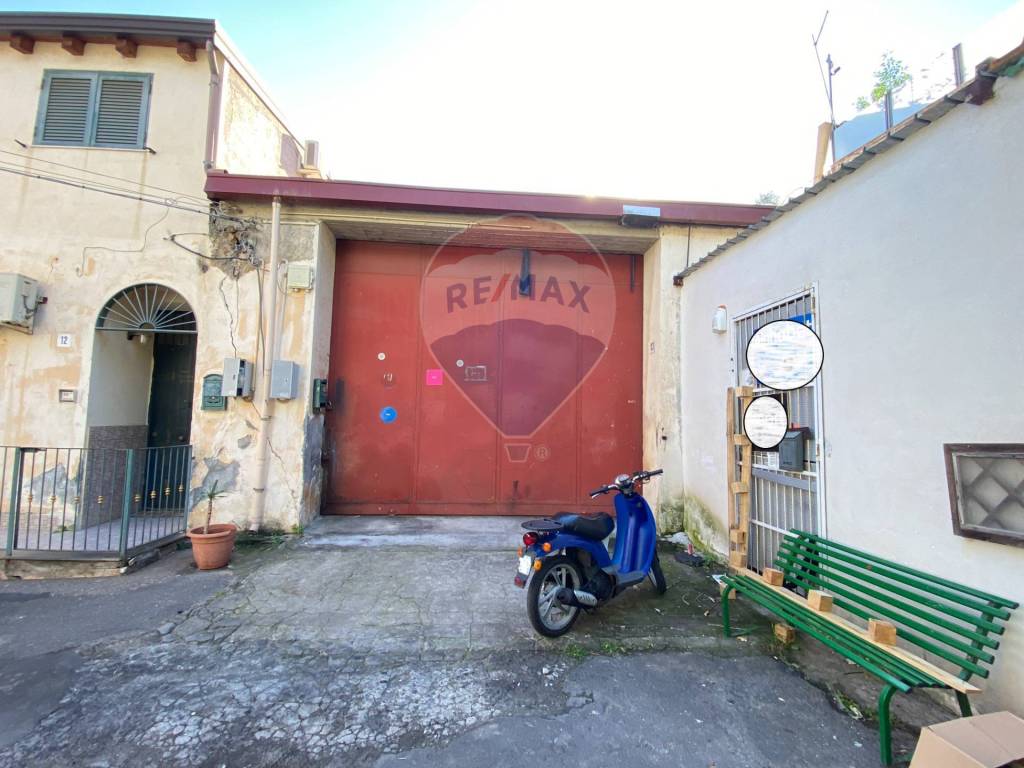 Garage in vendita a Catania via Gaspare Spontini, 13