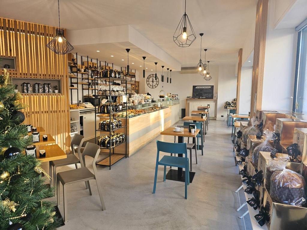 Bar in vendita a Varese piazza Biroldi