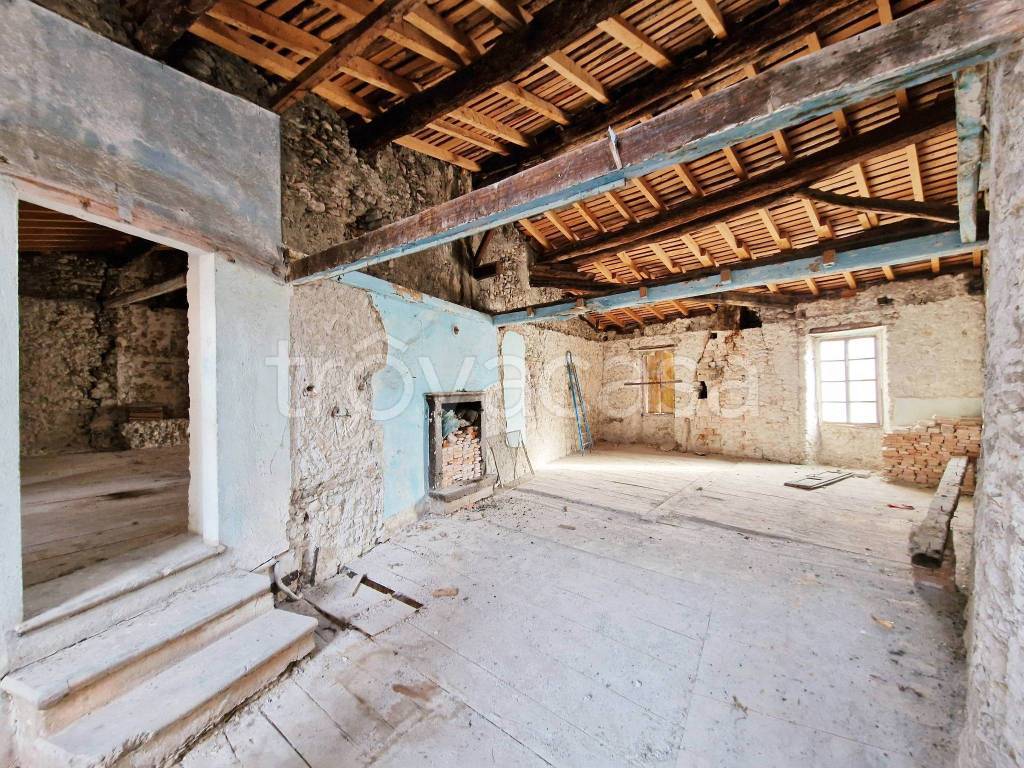 Casa Indipendente in vendita a Toscolano-Maderno via Trento