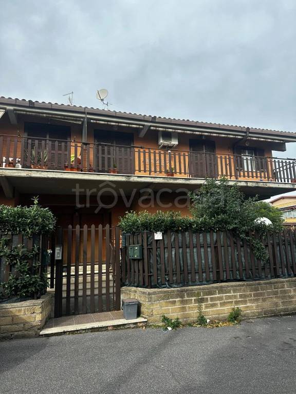 Villa in vendita a Roma via Randazzo