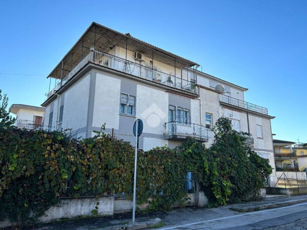 Appartamento in vendita ad Aprilia via Pascarella