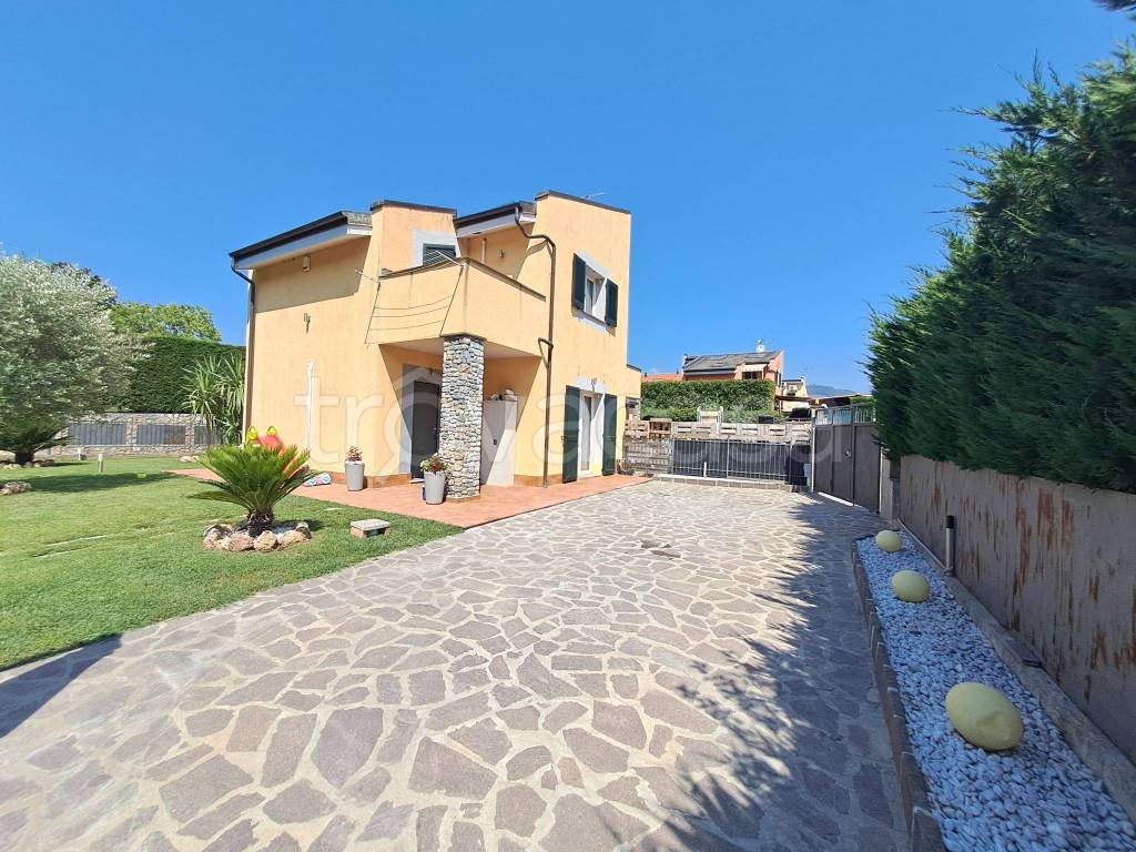 Villa Bifamiliare in vendita a Villanova d'Albenga via Roma, 135