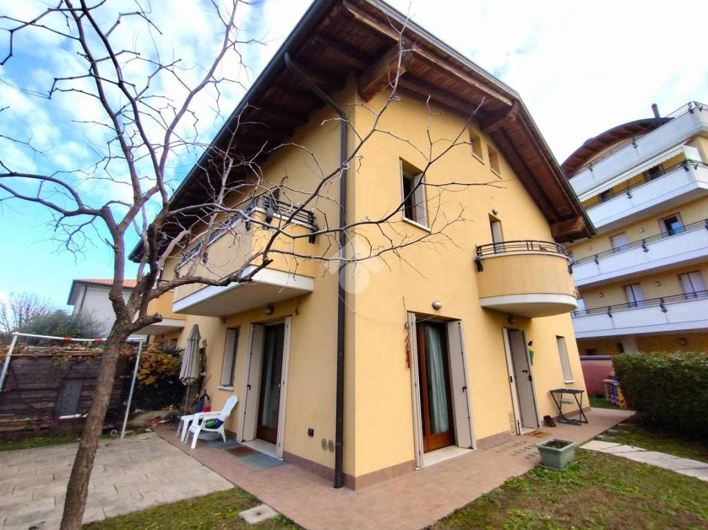 Villa Bifamiliare in vendita a Spresiano via Emilia, 1
