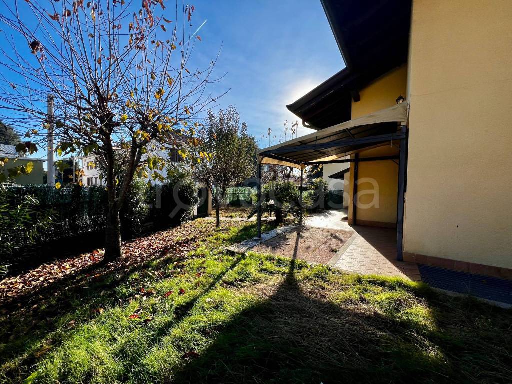 Villa in vendita a Lonate Pozzolo via Monte Grappa, 9C
