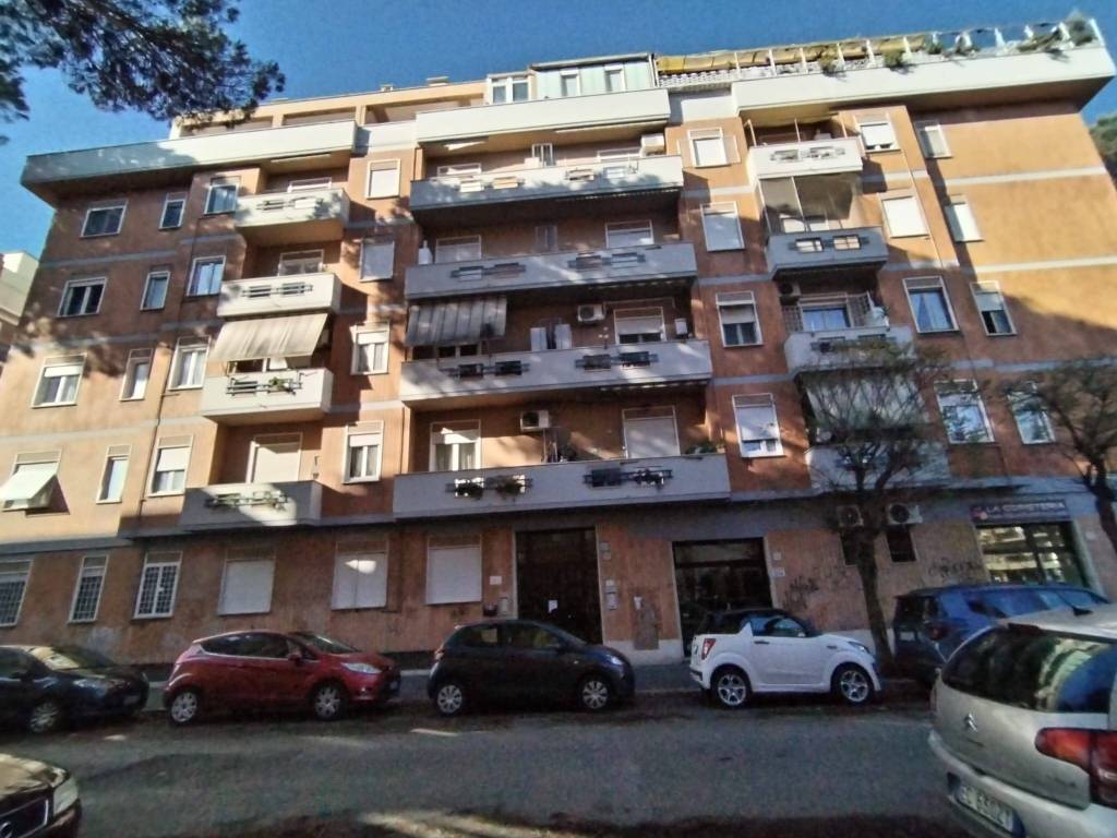 Appartamento in vendita a Roma via Angelo Olivieri, 91