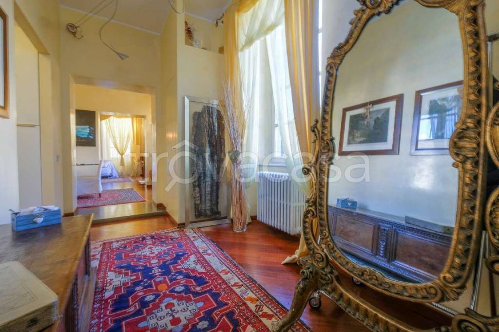 Appartamento in vendita a Caprino Bergamasco piazza Garibaldi 6