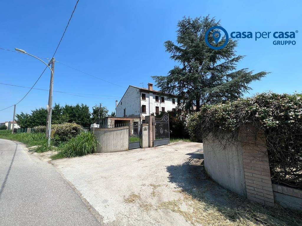 Villa Bifamiliare in vendita ad Ariano nel Polesine crociara via Catti