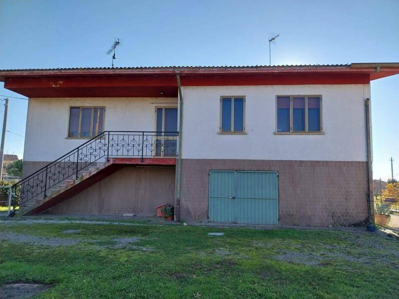 Villa in vendita a Carlino via Ortuzzi