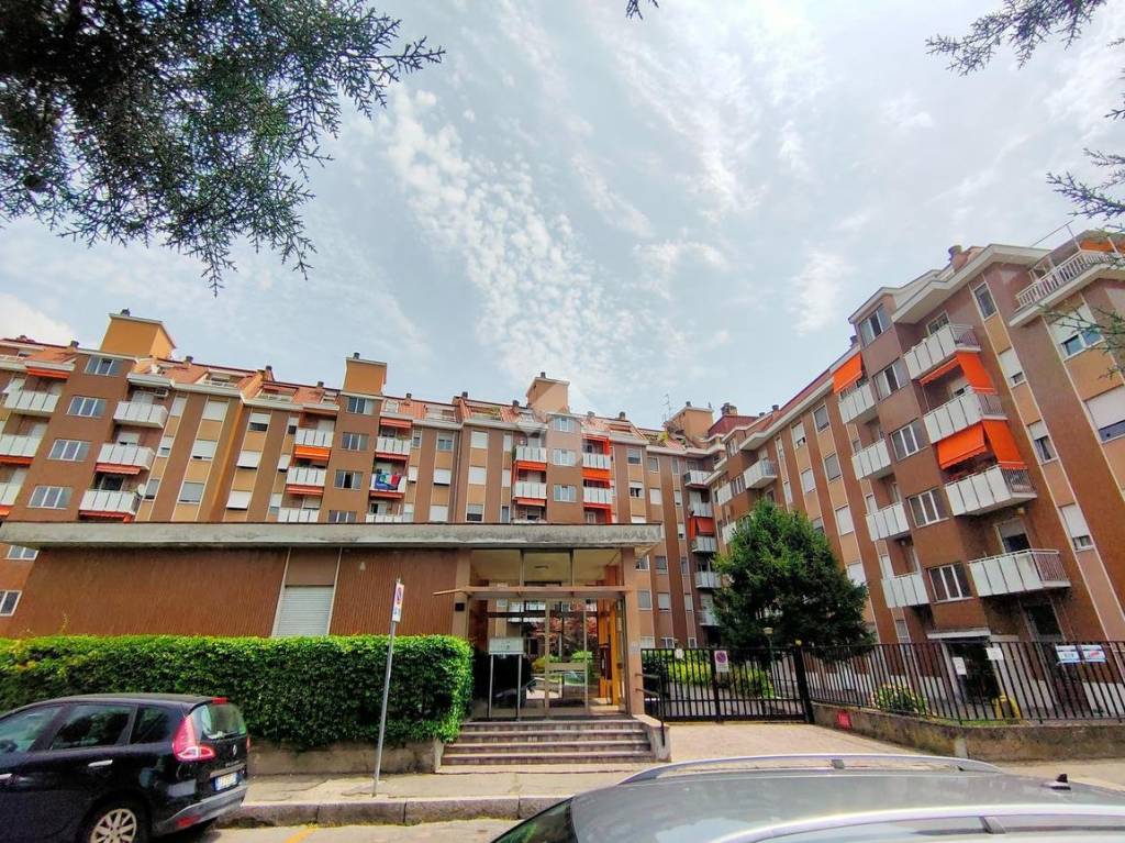 Appartamento in vendita a Cesano Boscone via Silvio Pellico