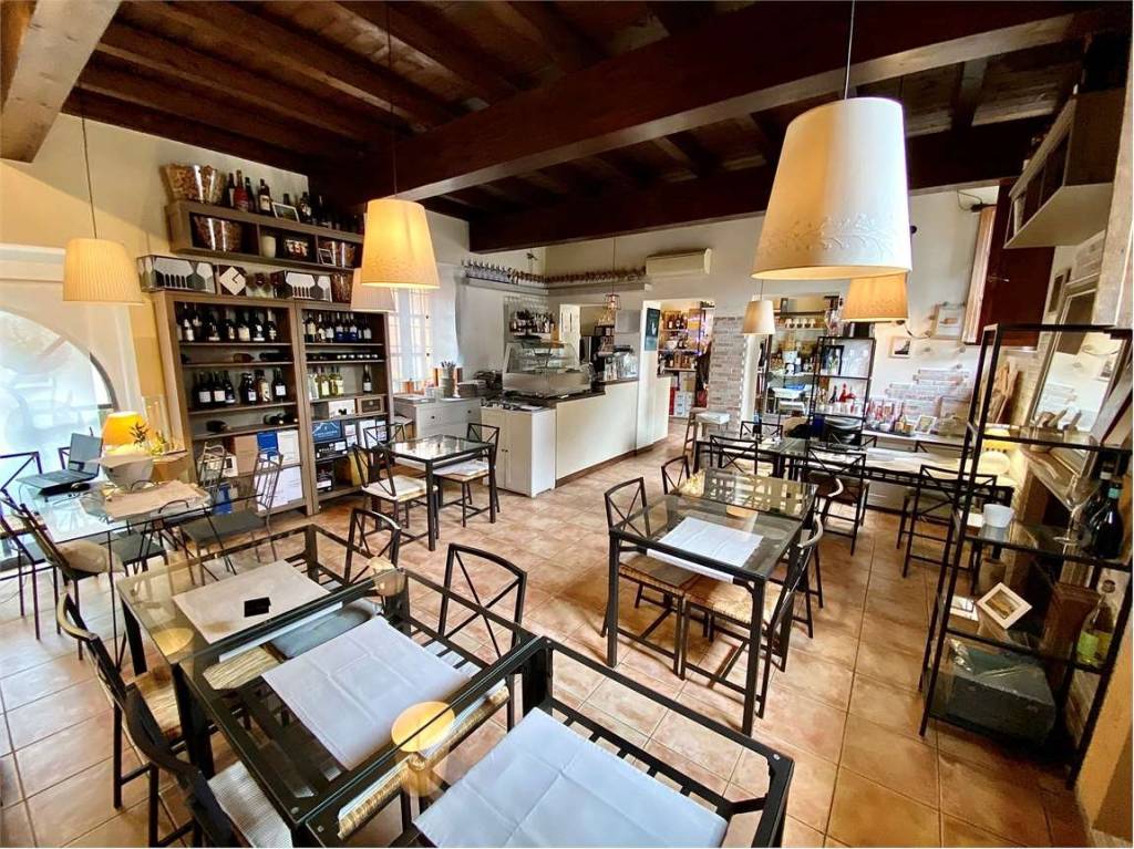 Enoteca/Wine Bar in vendita a Bollate piazza Aldo Moro, 2
