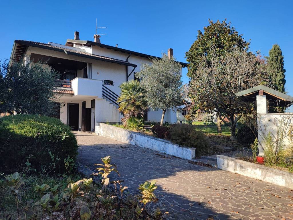 Villa Bifamiliare in vendita a Usmate Velate via Giulio Natta, 10
