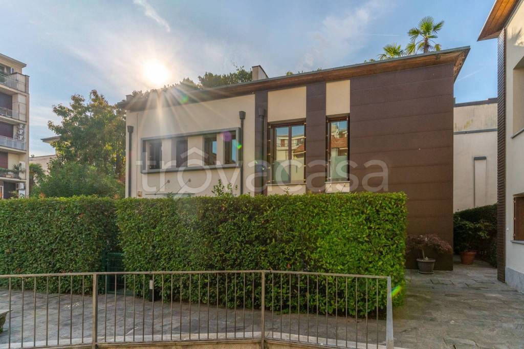 Appartamento in vendita a Monza via Alessandro Volta, 35
