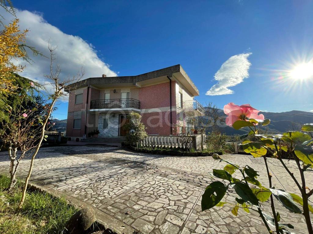 Villa in vendita ad Atina via Augusta Raurica