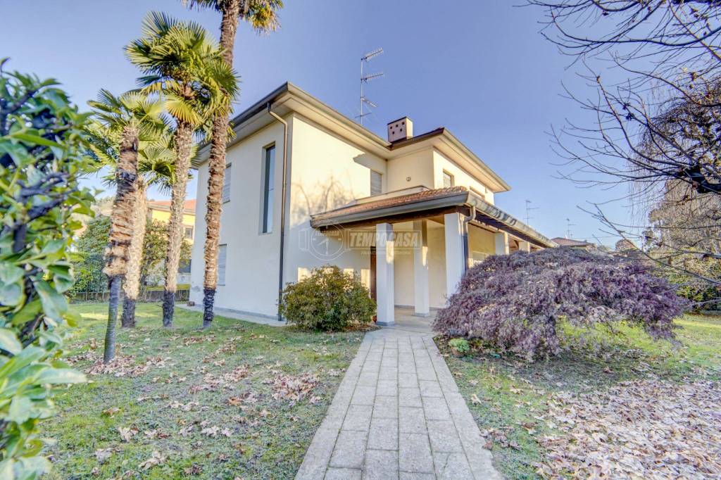Villa in vendita a Sesto Calende via San Donato