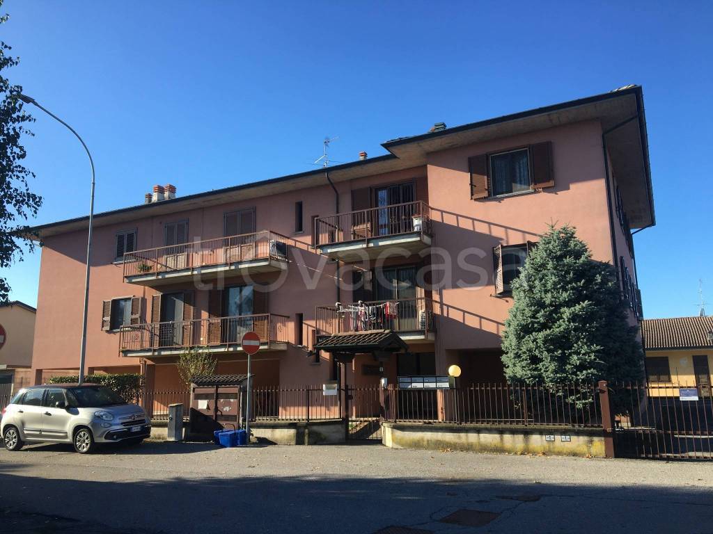 Appartamento in vendita a Salerano sul Lambro via Michelangelo Buonarroti