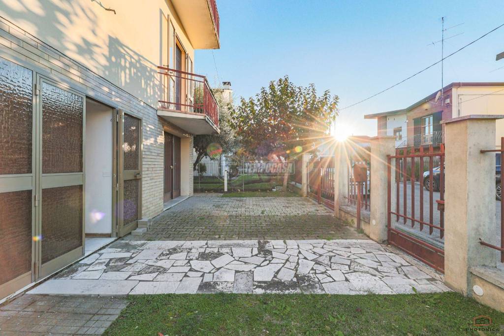Casa Indipendente in vendita a Lugo via Fratelli Montanari