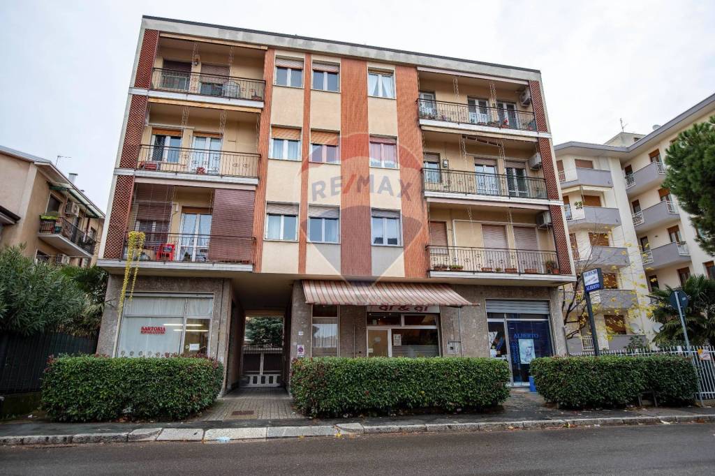 Appartamento in vendita a Legnano via ciro menotti, 68