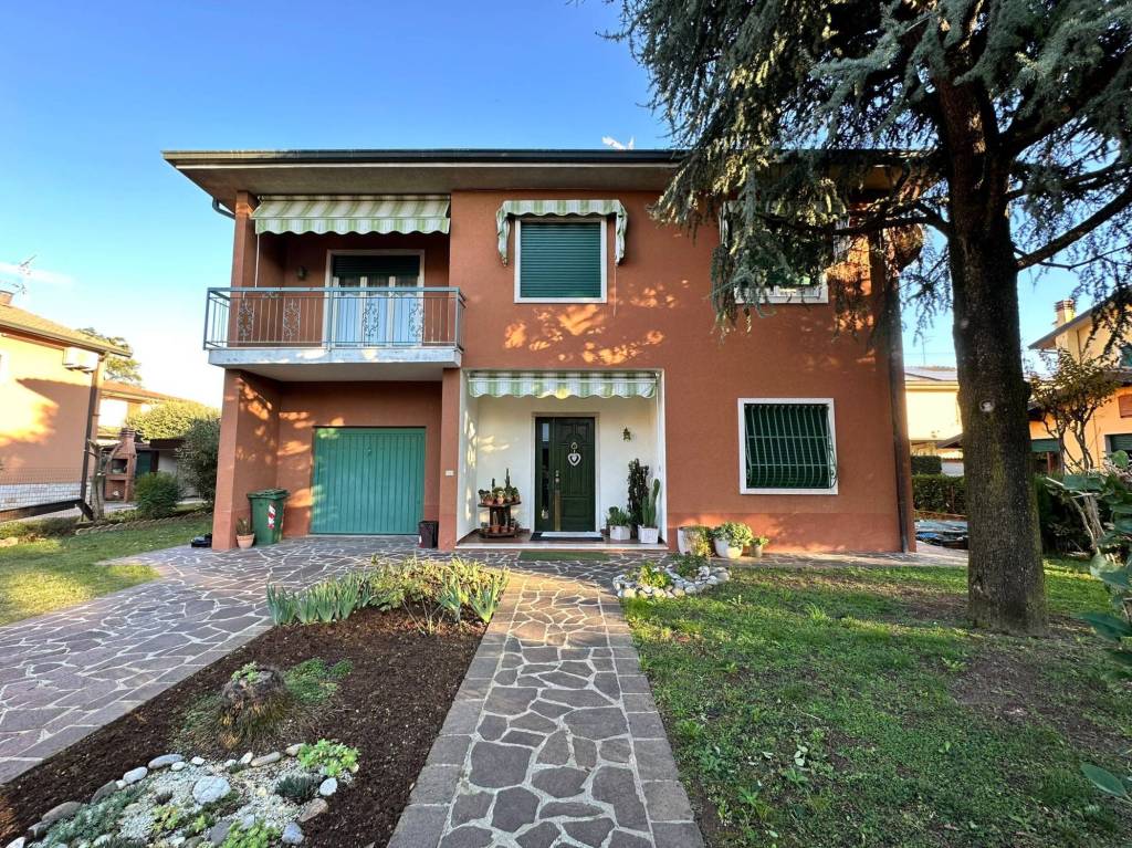 Villa in vendita a Rezzato via Dante Alighieri
