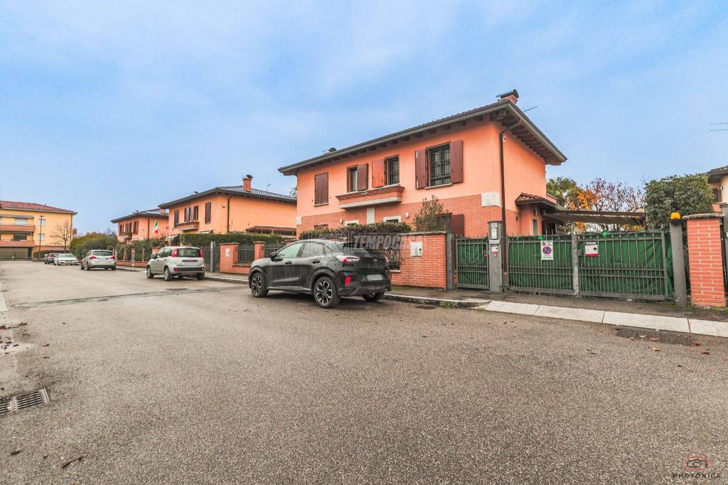 Villa Bifamiliare in vendita a Budrio via Ascari Alberto