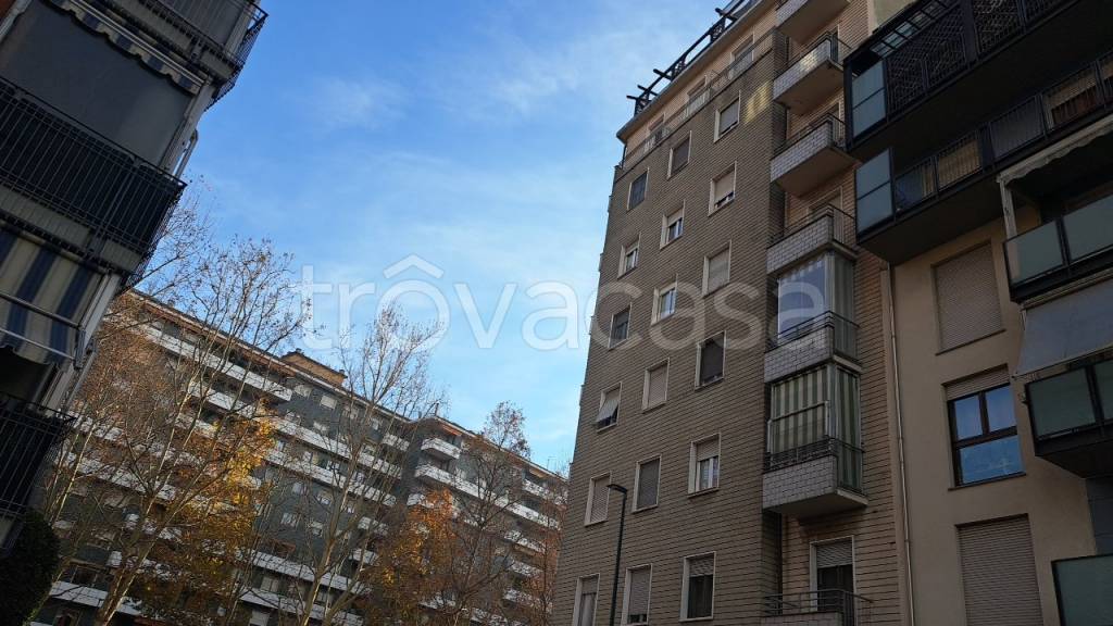 Appartamento in vendita a Torino via Postumia, 1