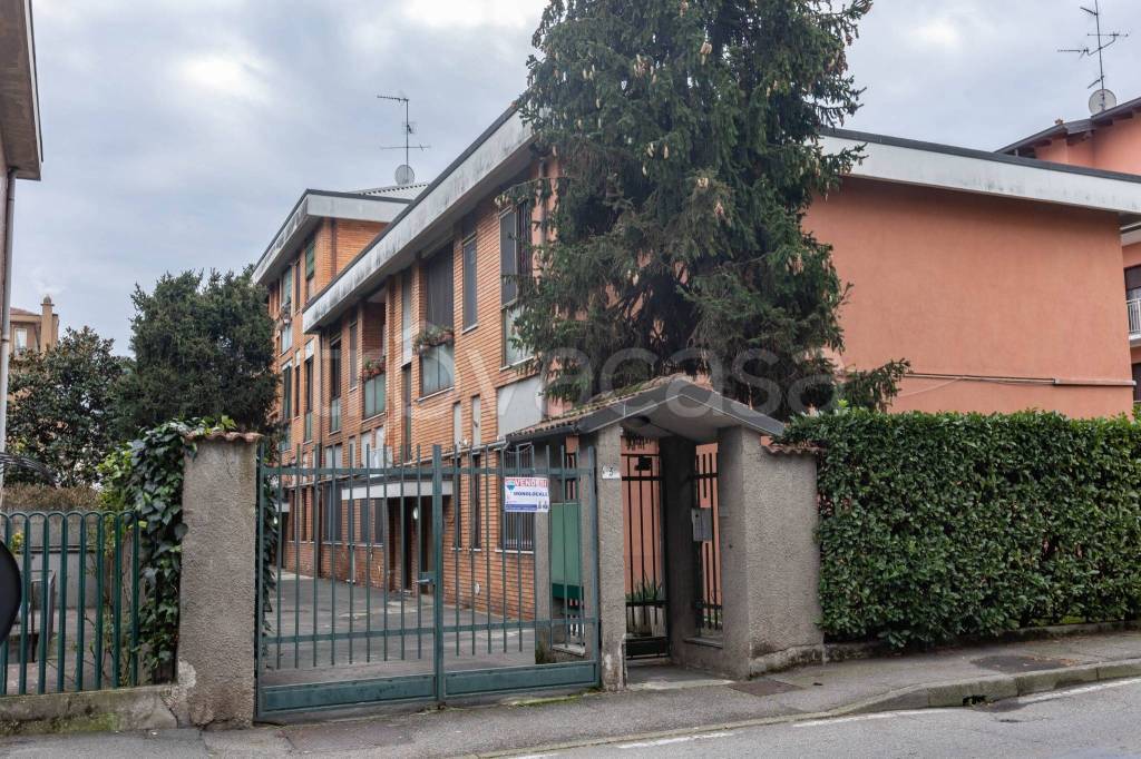 Appartamento in vendita a Cesano Boscone via Monte Grappa, 3
