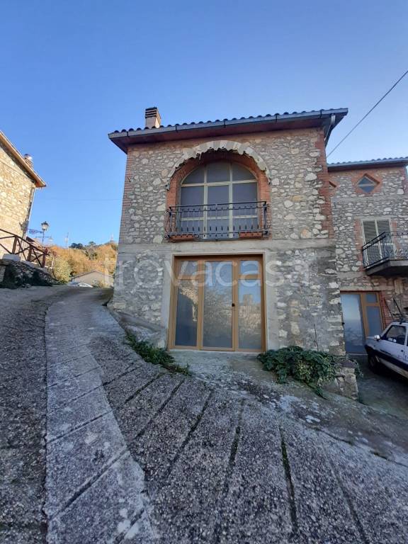 Casa Indipendente in vendita a Terni strada di Colle Sant'Angelo