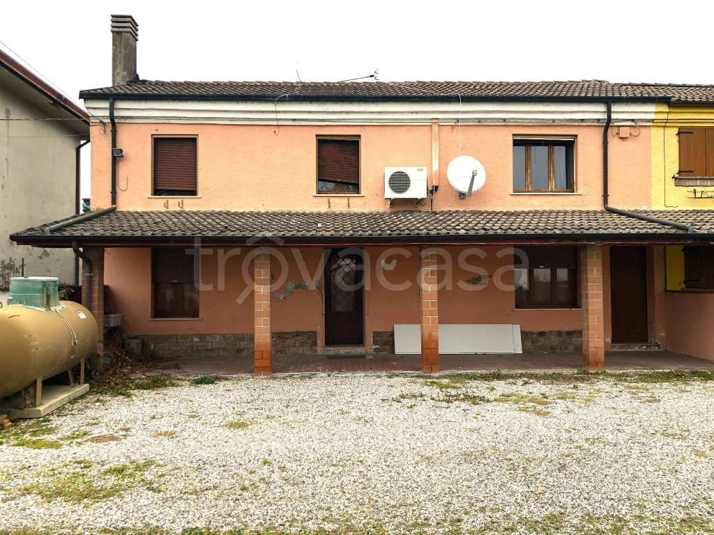 Casa Indipendente in vendita a Stienta via privata Via Zampine 208