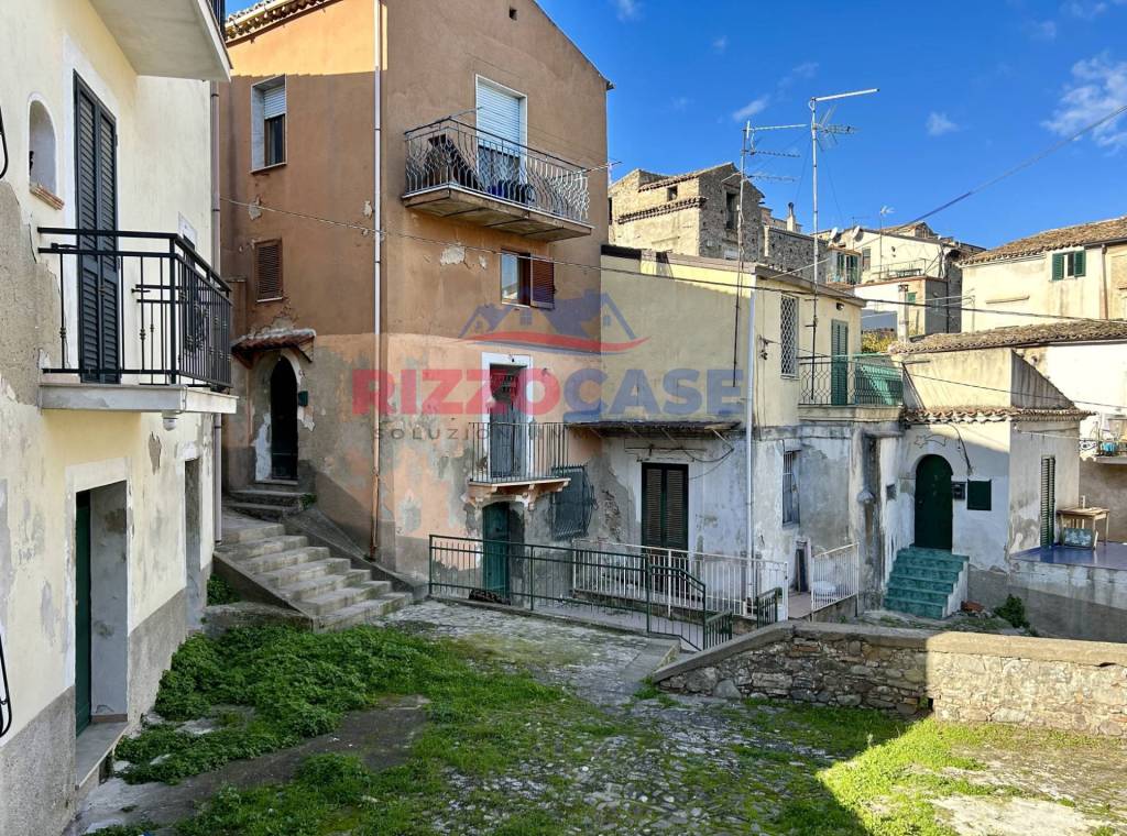 Casa Indipendente in vendita a Corigliano-Rossano via Longo, 44
