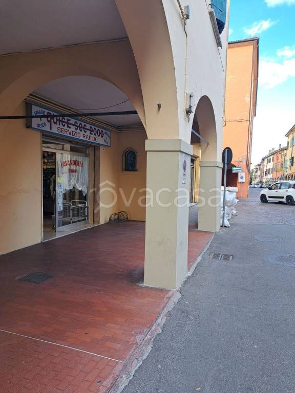 Lavanderia in vendita a Castel San Pietro Terme via Giuseppe Mazzini