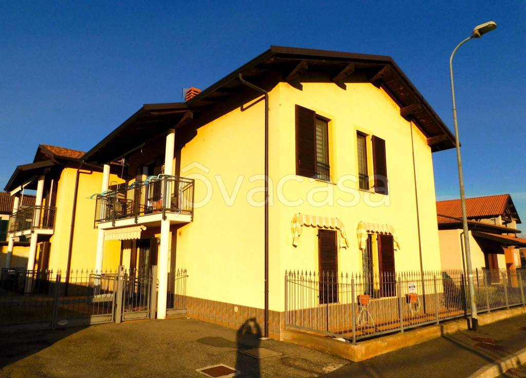 Appartamento in vendita a Sannazzaro de' Burgondi via Roma, 35