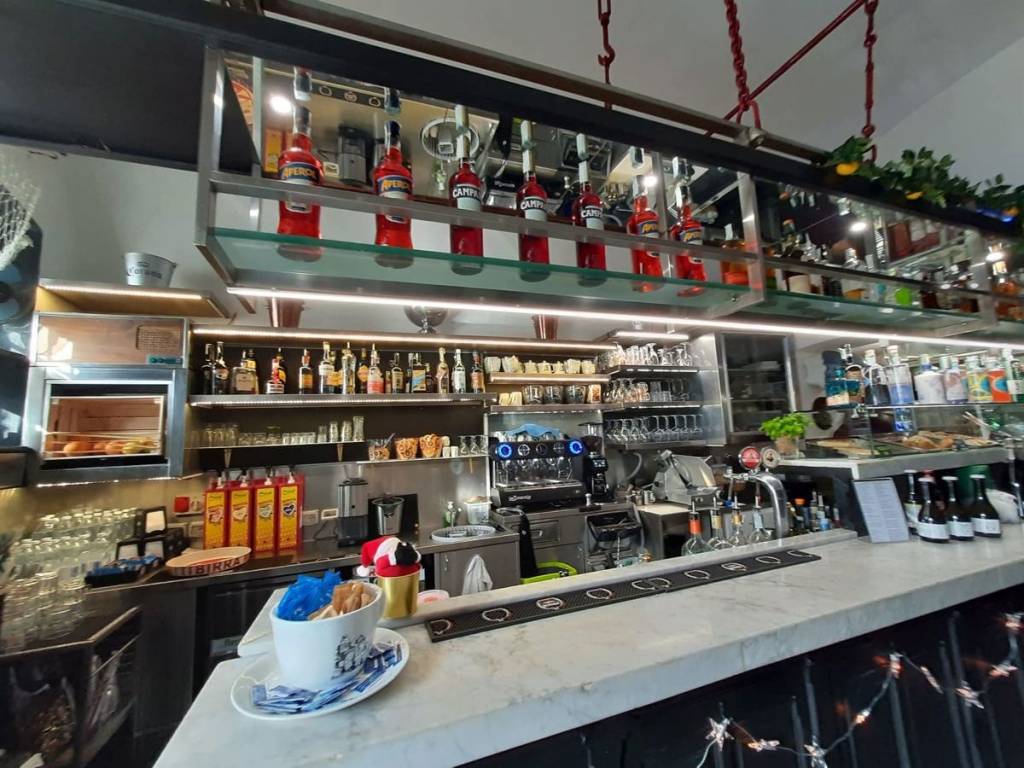 Bar in vendita a Savona via baglietto