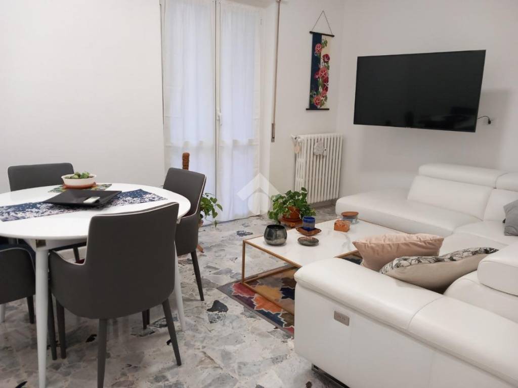 Appartamento in vendita a Rozzano via Varese