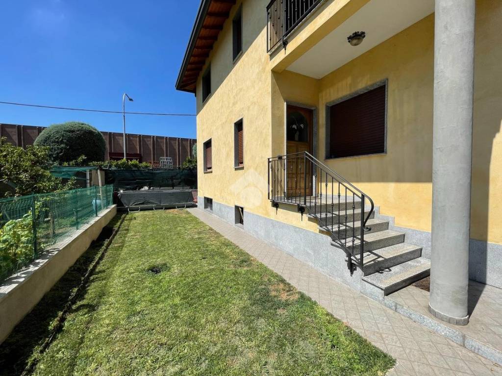 Villa in vendita a Castellanza via a. Da Giussano, 12
