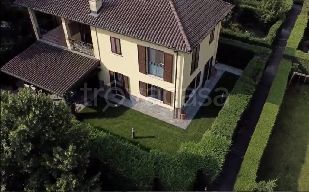 Villa in vendita a Milano via dei Missaglia, 1