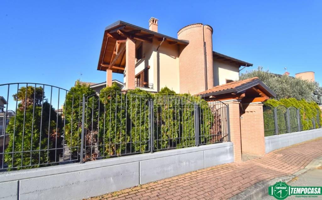 Villa in vendita a Leini via Giuseppe Garibaldi, Leini