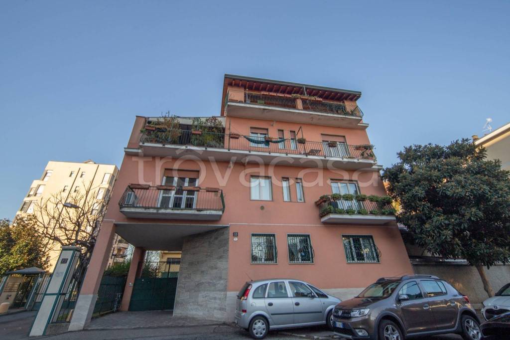 Appartamento in vendita a Milano via Carlo Bianconi, 18
