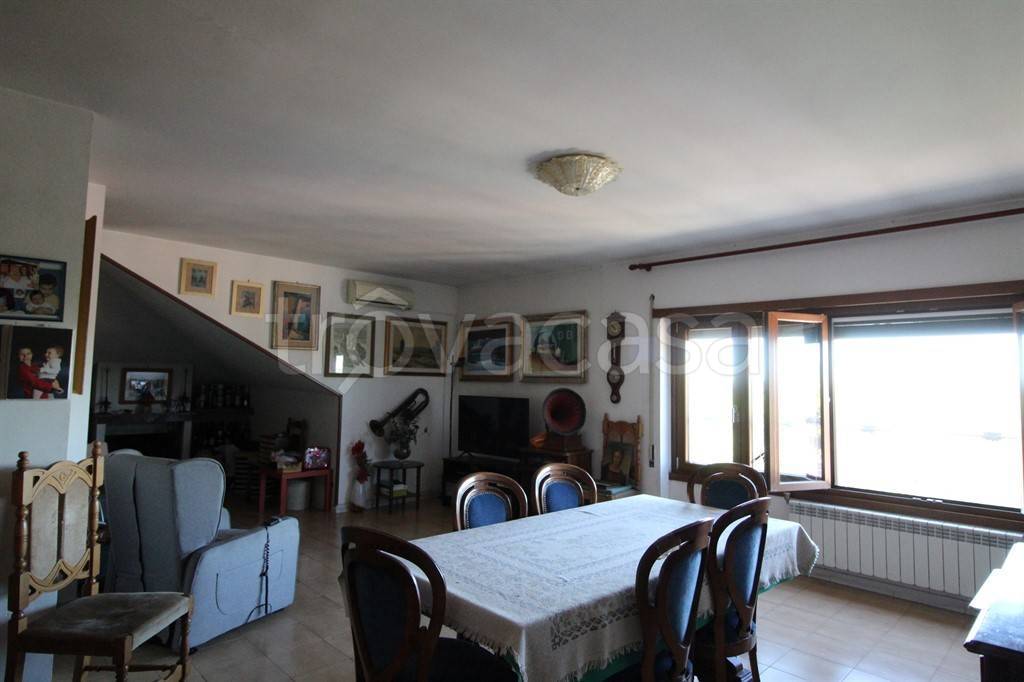 Appartamento in vendita a Guidonia Montecelio via Monte Gran Paradiso