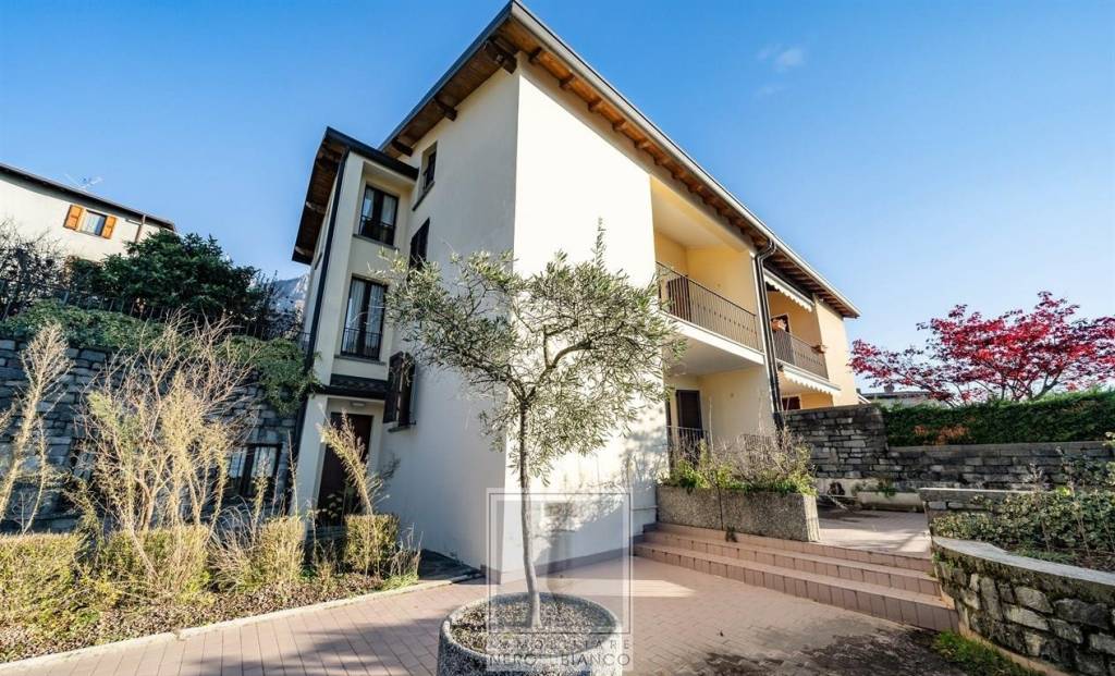 Villa in vendita a Lecco via Roncale