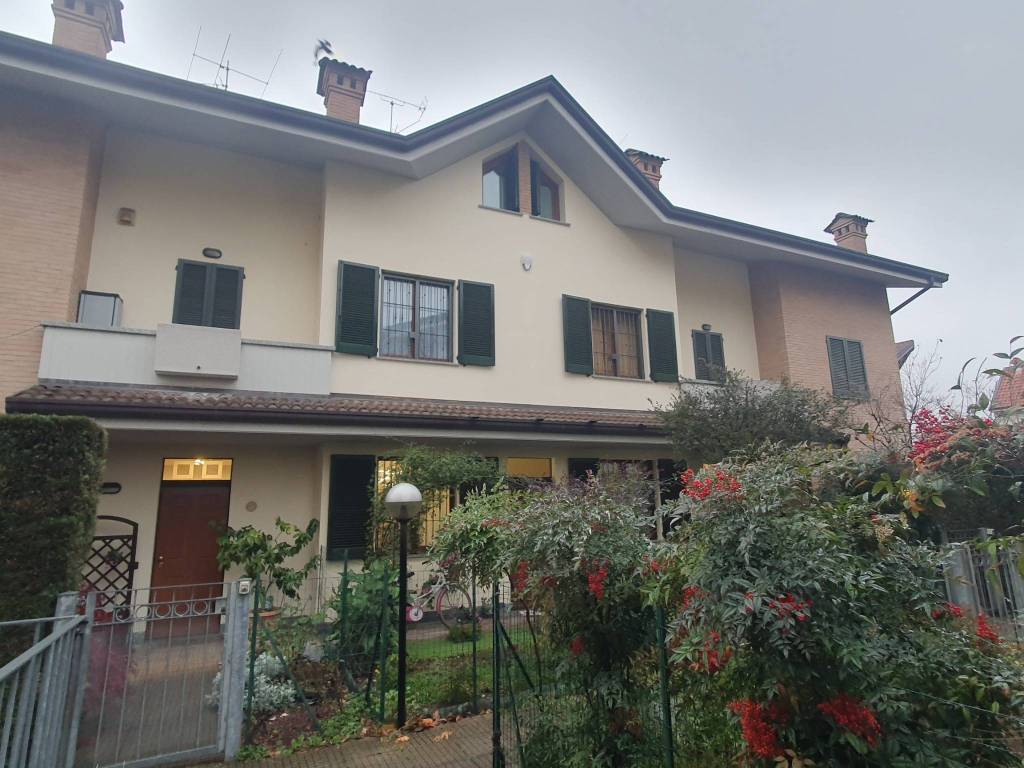 Villa a Schiera in vendita a Muggiò via Italia, 137