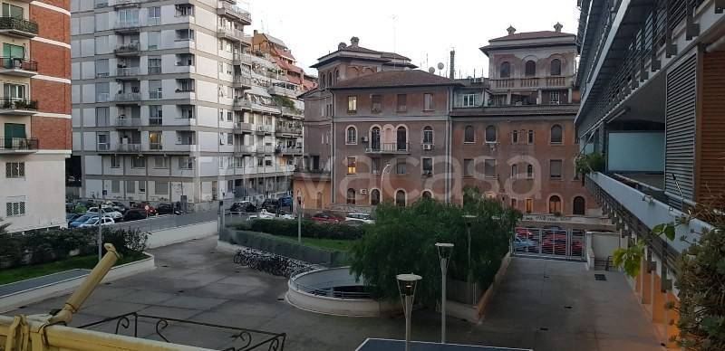 Appartamento in vendita a Roma via Nicolò Bettoni