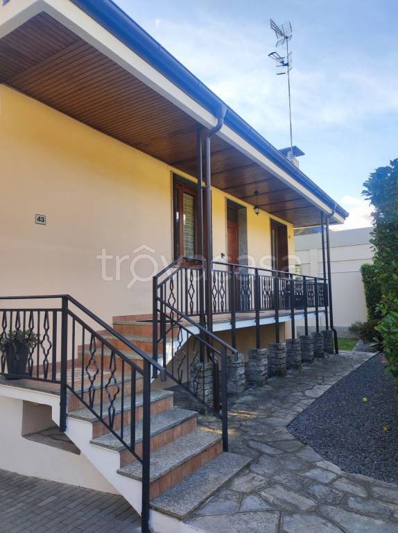 Villa in vendita a Mergozzo via Sempione, 58