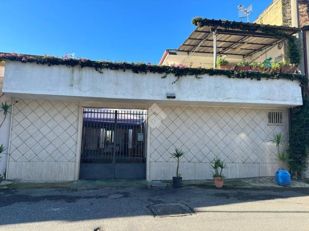 Casa Indipendente in vendita a Castel Volturno via a. Roncalli, 11